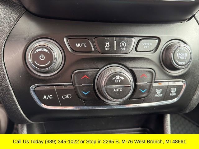 Used 2019 Jeep Cherokee Trailhawk image 18