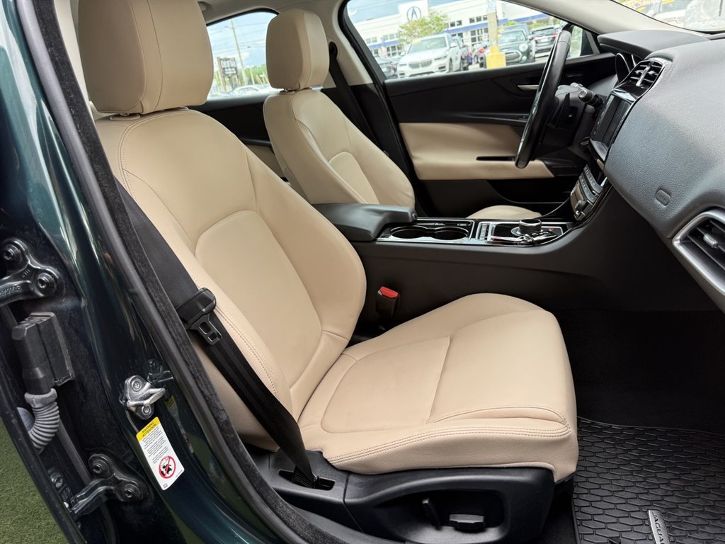 Used 2017 Jaguar XE Premium RWD image 18