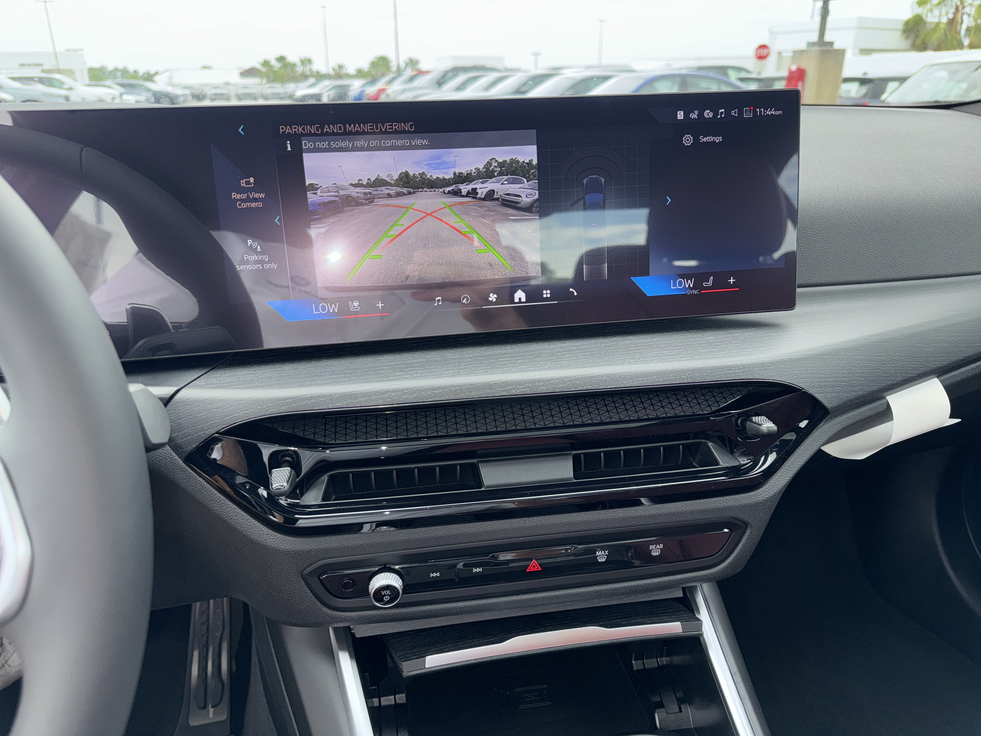 New 2026 BMW 330i Sedan w/ M Sport Package RWD image 19