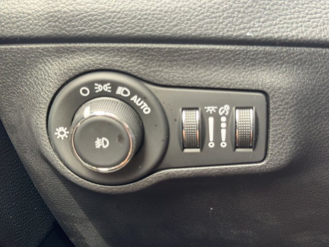 Used 2019 Jeep Compass Latitude w/ Popular Equipment Group FWD image 26
