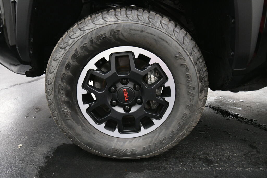 Used 2024 Toyota Tacoma TRD Off-Road image 31