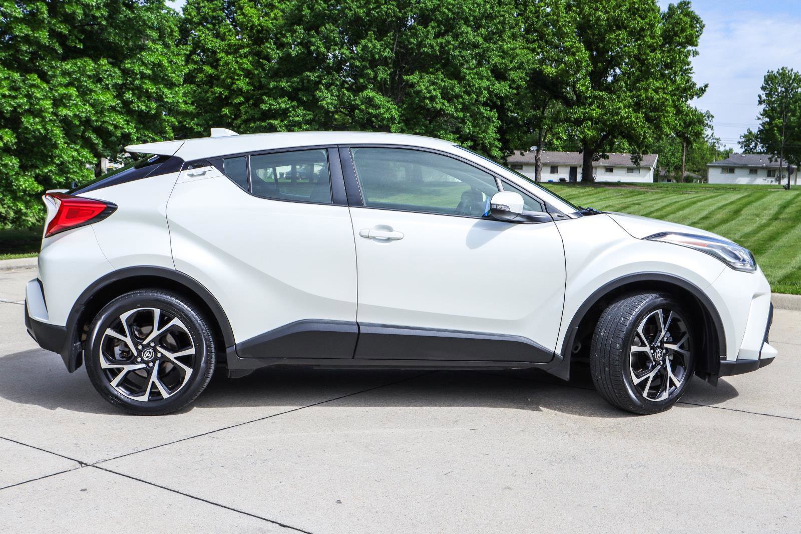 Used 2020 Toyota C-HR XLE FWD image 5