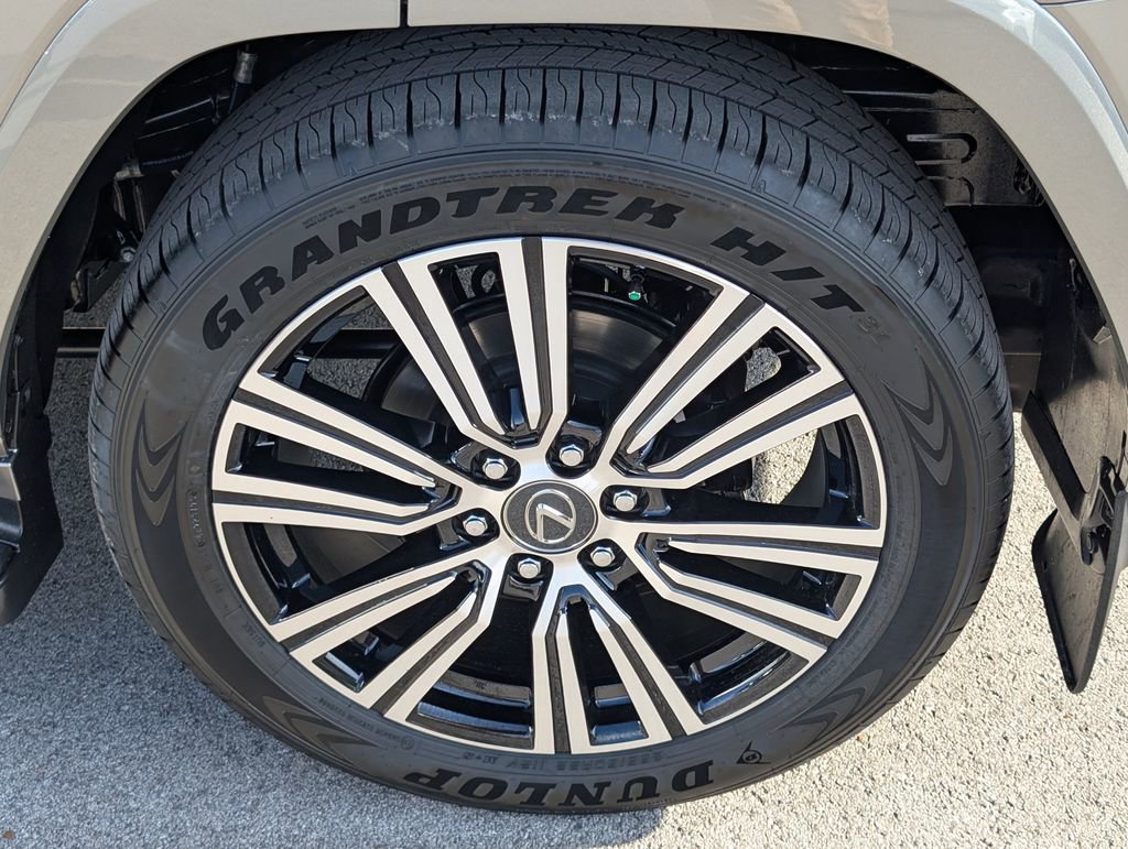 New 2025 Lexus LX 700h Luxury image 19