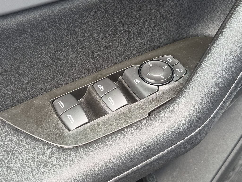 Used 2025 Chevrolet Blazer LT AWD/4WD image 13