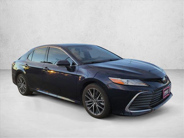 Used 2022 Toyota Camry XLE image 3