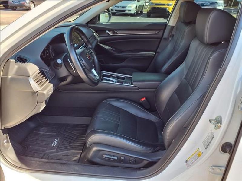 Used 2018 Honda Accord Touring image 11