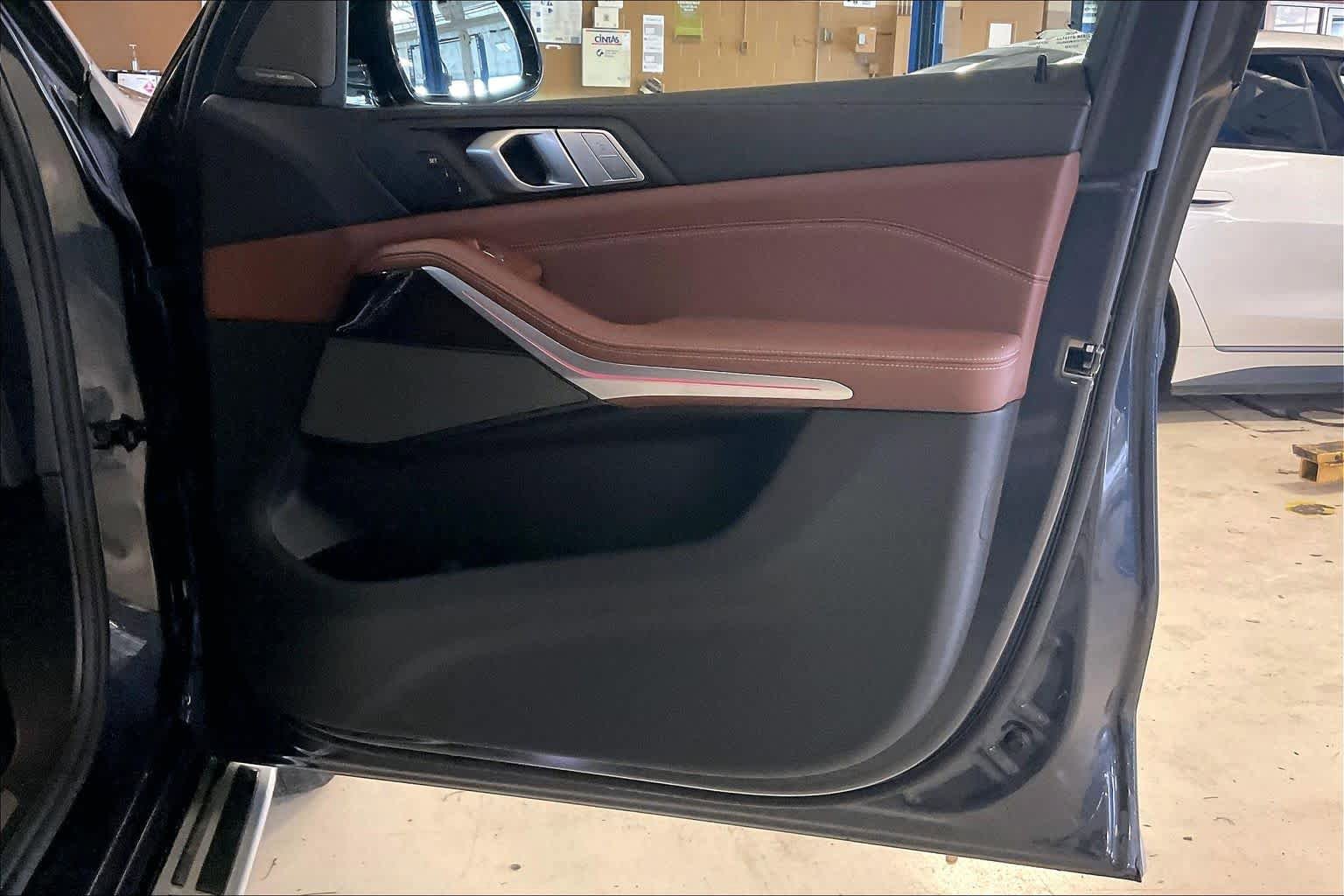 Used 2020 BMW X7 xDrive40i w/ Premium Package AWD/4WD image 21
