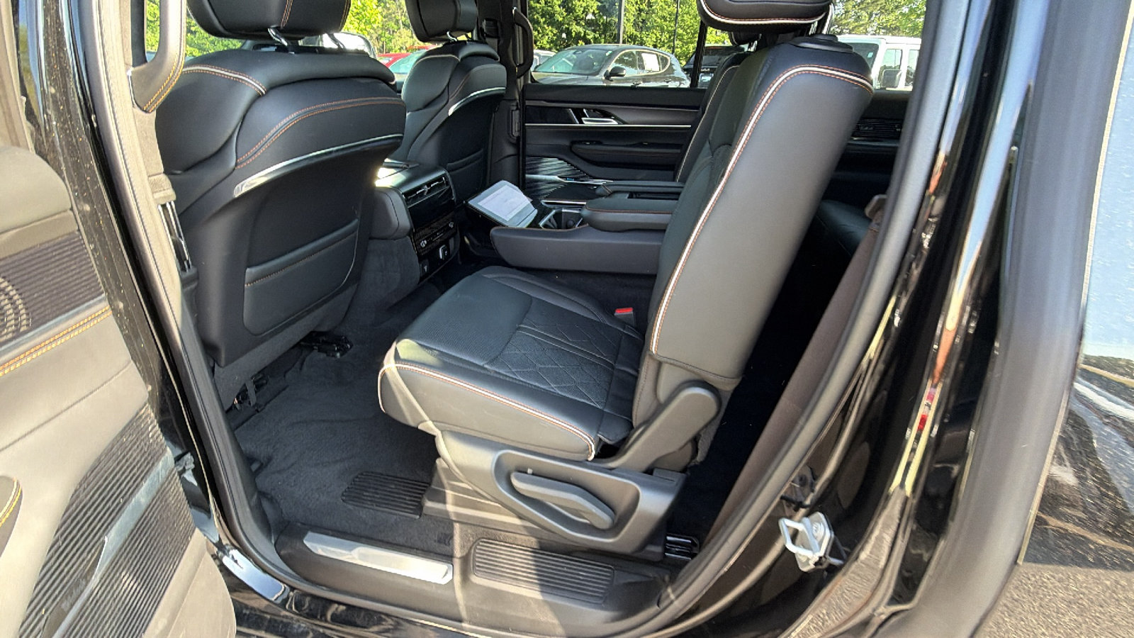 Certified 2025 Jeep Grand Wagoneer Series III w/ Quick Order Packagew 28T AWD/4WD image 24