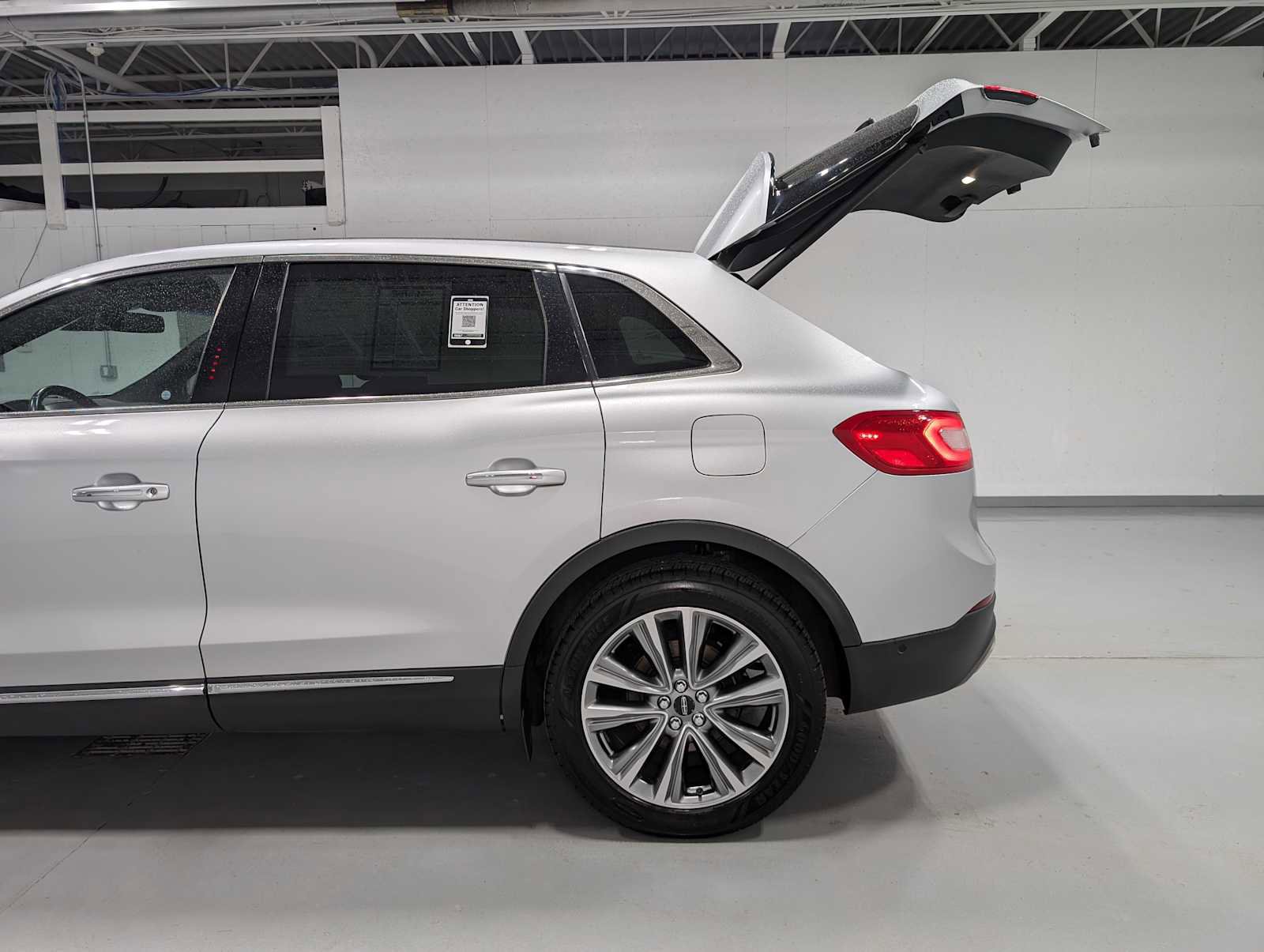 Used 2017 Lincoln MKX Reserve image 11