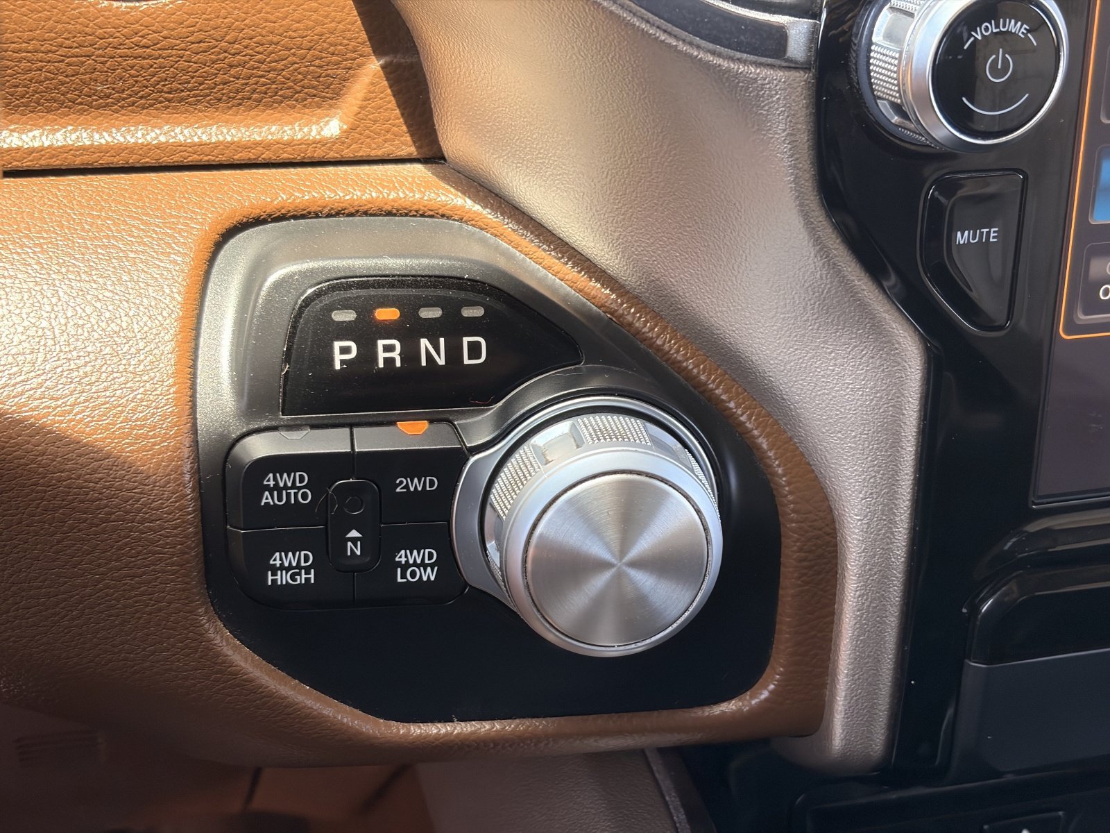 Used 2019 RAM 1500 Laramie AWD/4WD image 26
