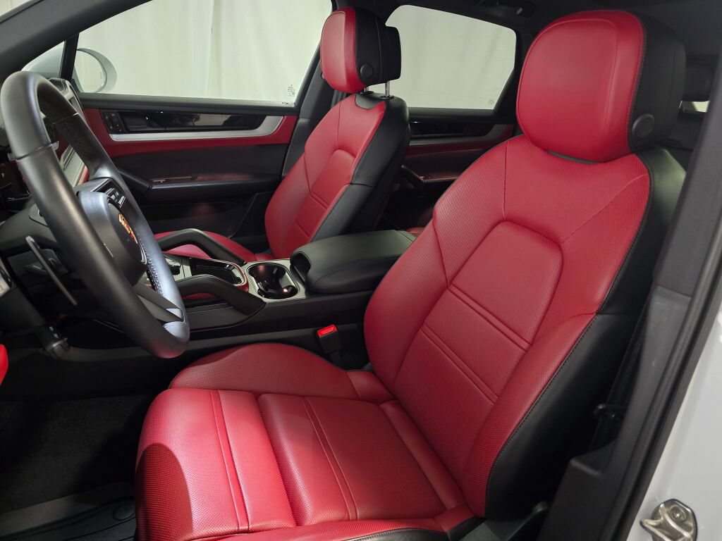 Certified 2026 Porsche Cayenne AWD/4WD image 5
