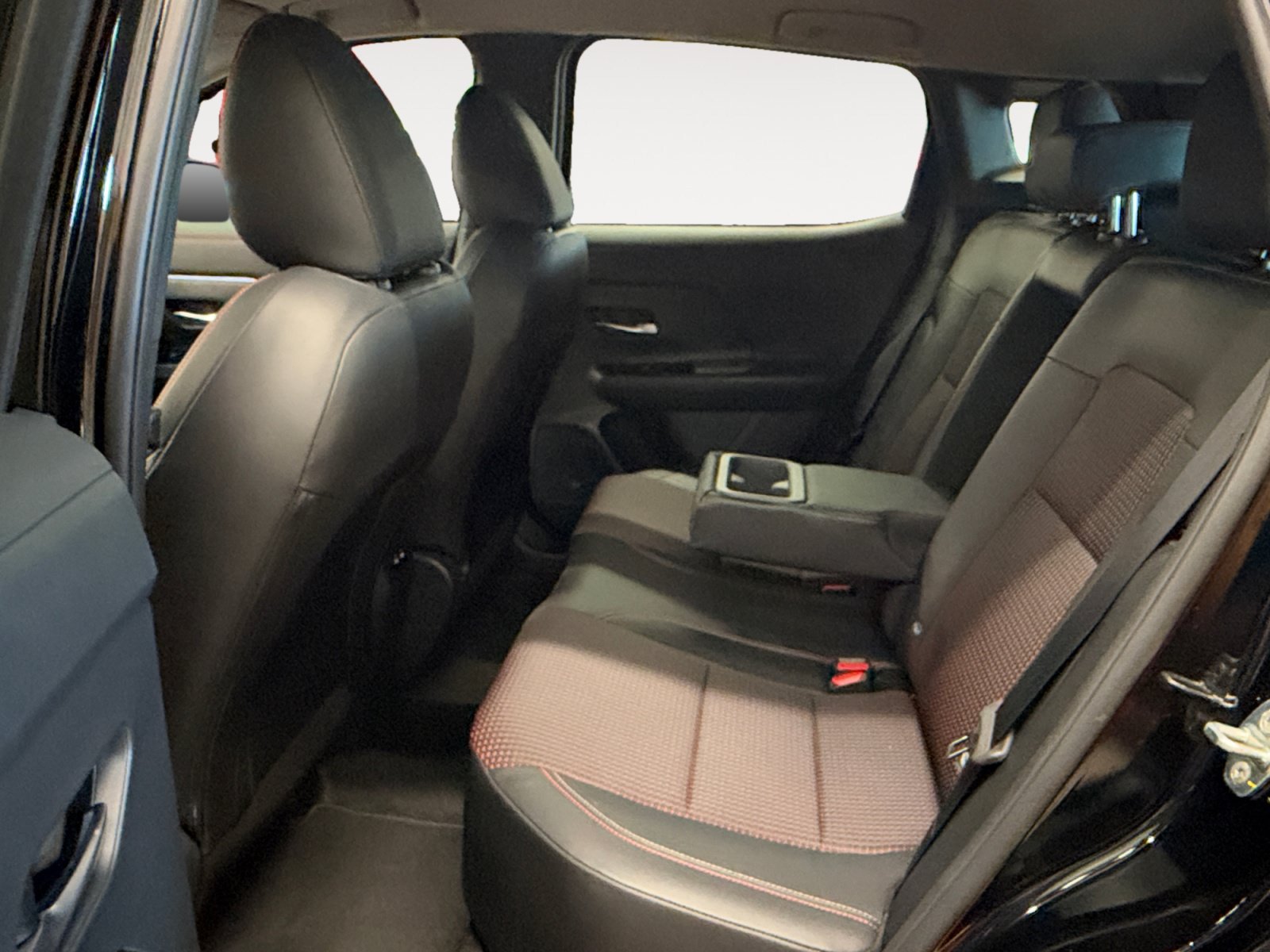 Used 2026 Nissan Kicks SR FWD image 24
