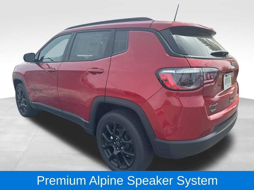 Used 2025 Jeep Compass Latitude w/ Sun & Sound Group AWD/4WD image 6