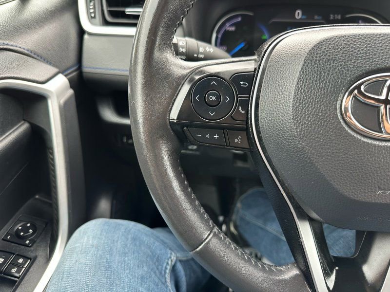 Used 2020 Toyota RAV4 XSE AWD/4WD image 16