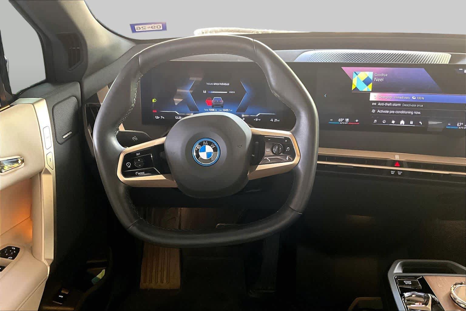 Used 2024 BMW iX xDrive50 w/ Premium Package AWD/4WD image 5