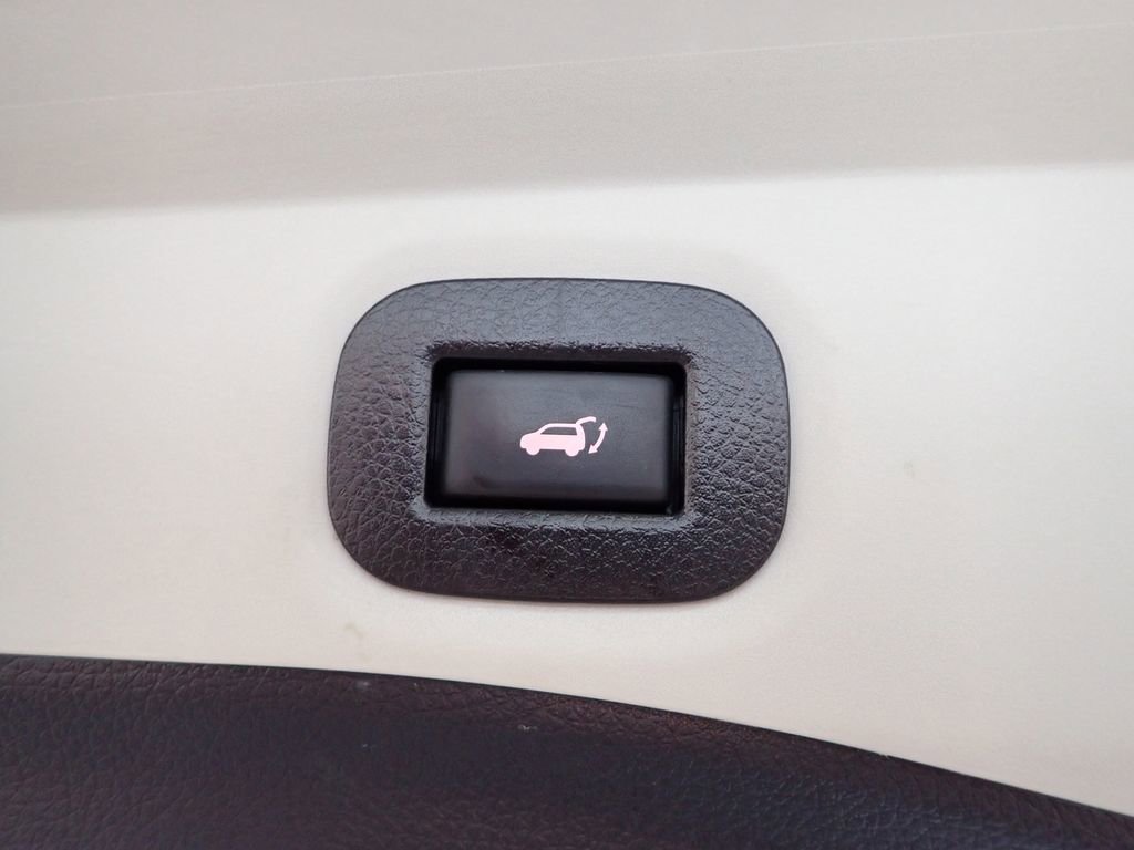 Used 2020 Nissan Rogue SV w/ Sun & Sound Touring Package image 19