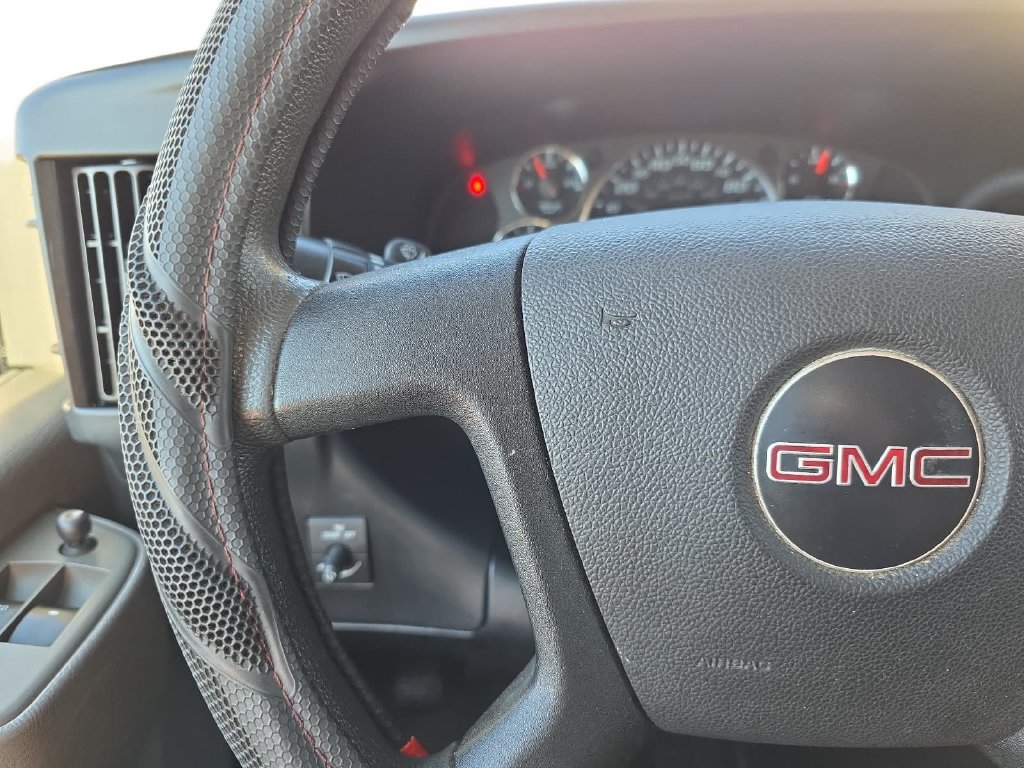 Used 2022 GMC Savana 3500 Extended RWD image 16