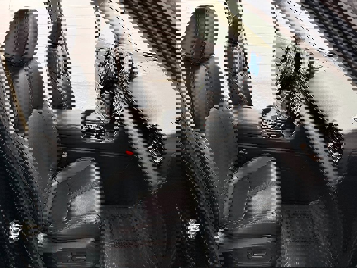 Used 2024 Honda Pilot Touring image 16