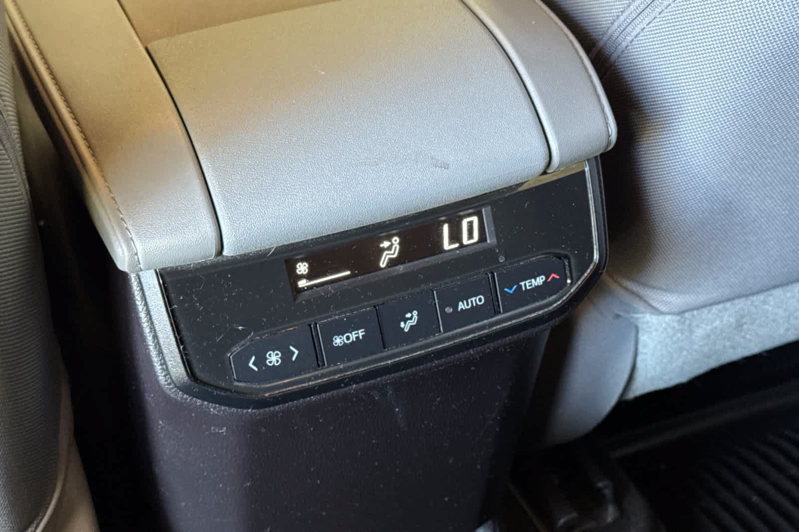 Used 2023 Toyota Highlander LE FWD image 14