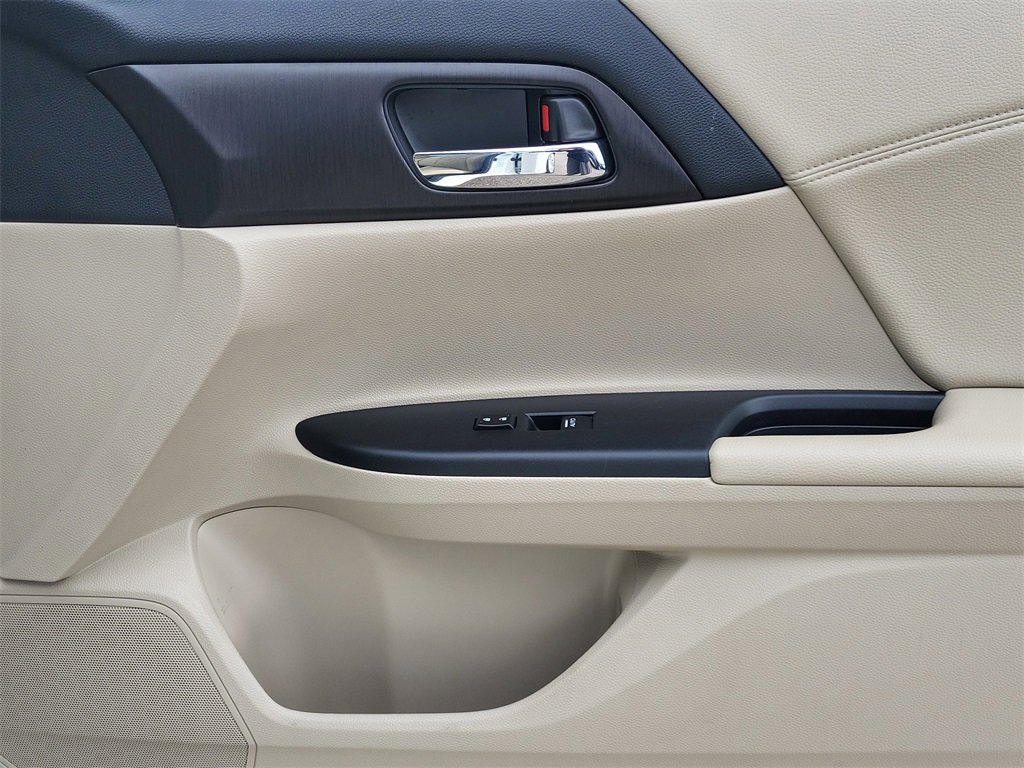 Used 2015 Honda Accord EX image 16