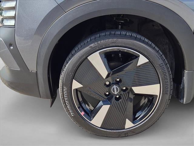 Used 2025 Nissan Kicks SR FWD image 14