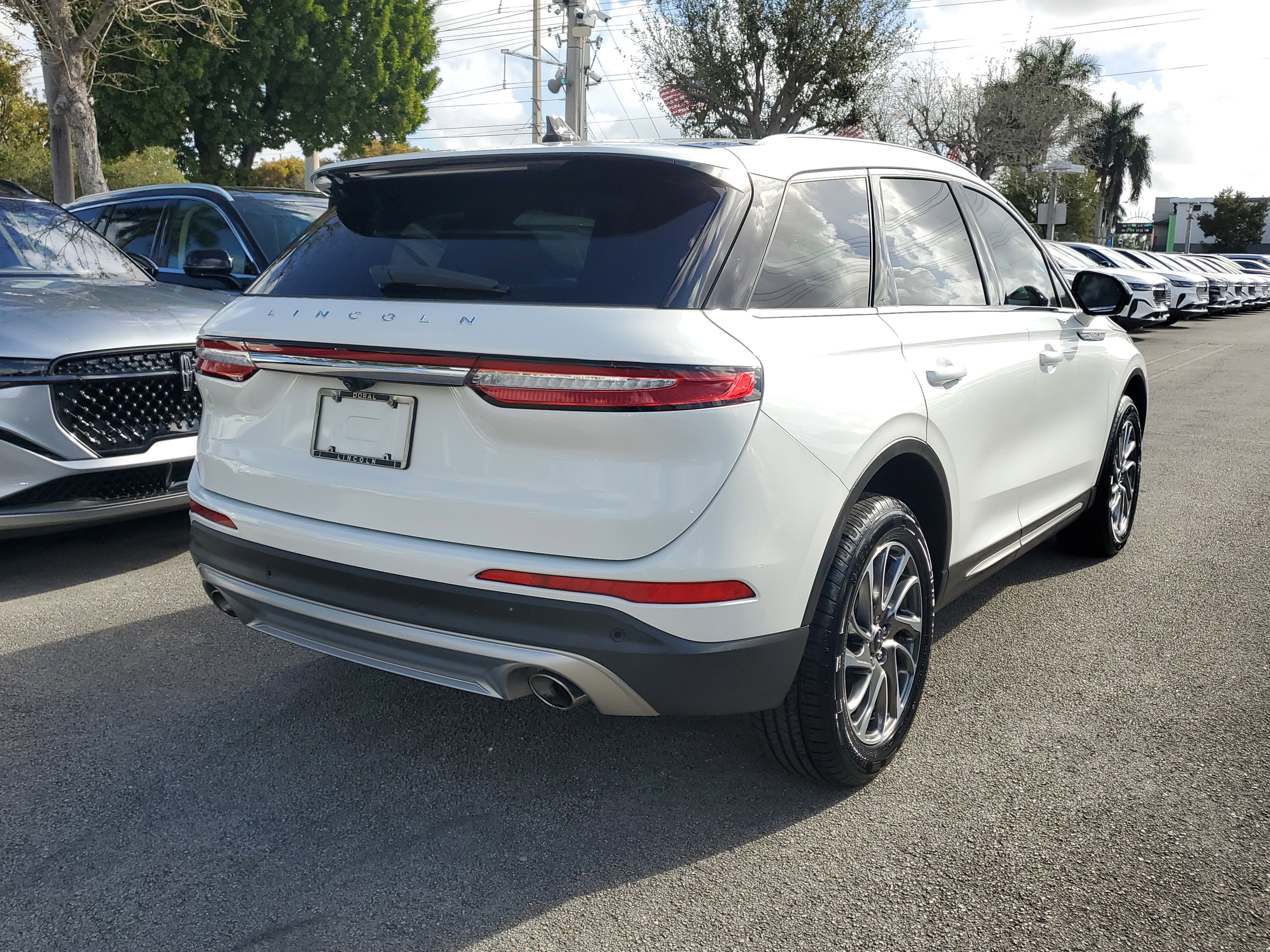 Certified 2022 Lincoln Corsair FWD image 6