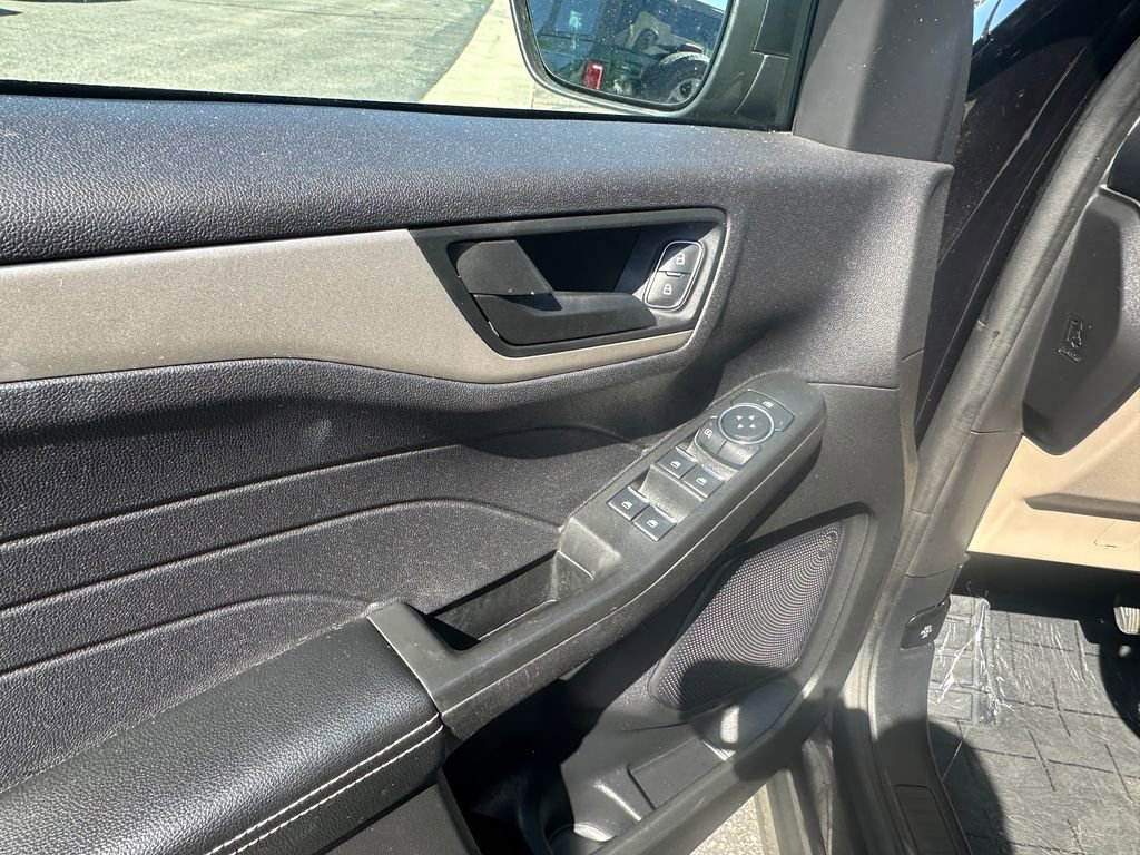 Used 2022 Ford Escape SE w/ Convenience Package FWD image 24
