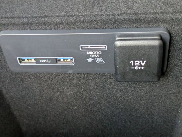 Used 2020 Land Rover Range Rover Velar S image 27