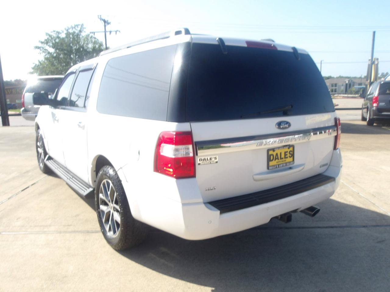 Used 2017 Ford Expedition EL XLT w/ Equipment Group 202A RWD image 14