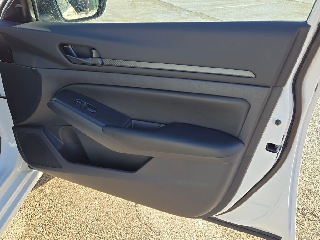 Used 2025 Nissan Altima 2.5 S image 6