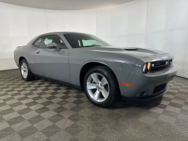 Used 2023 Dodge Challenger SXT image 2