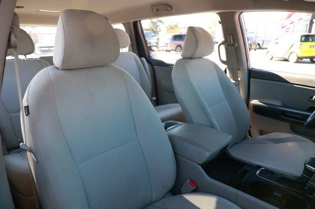 Used 2018 Kia Sedona L image 16