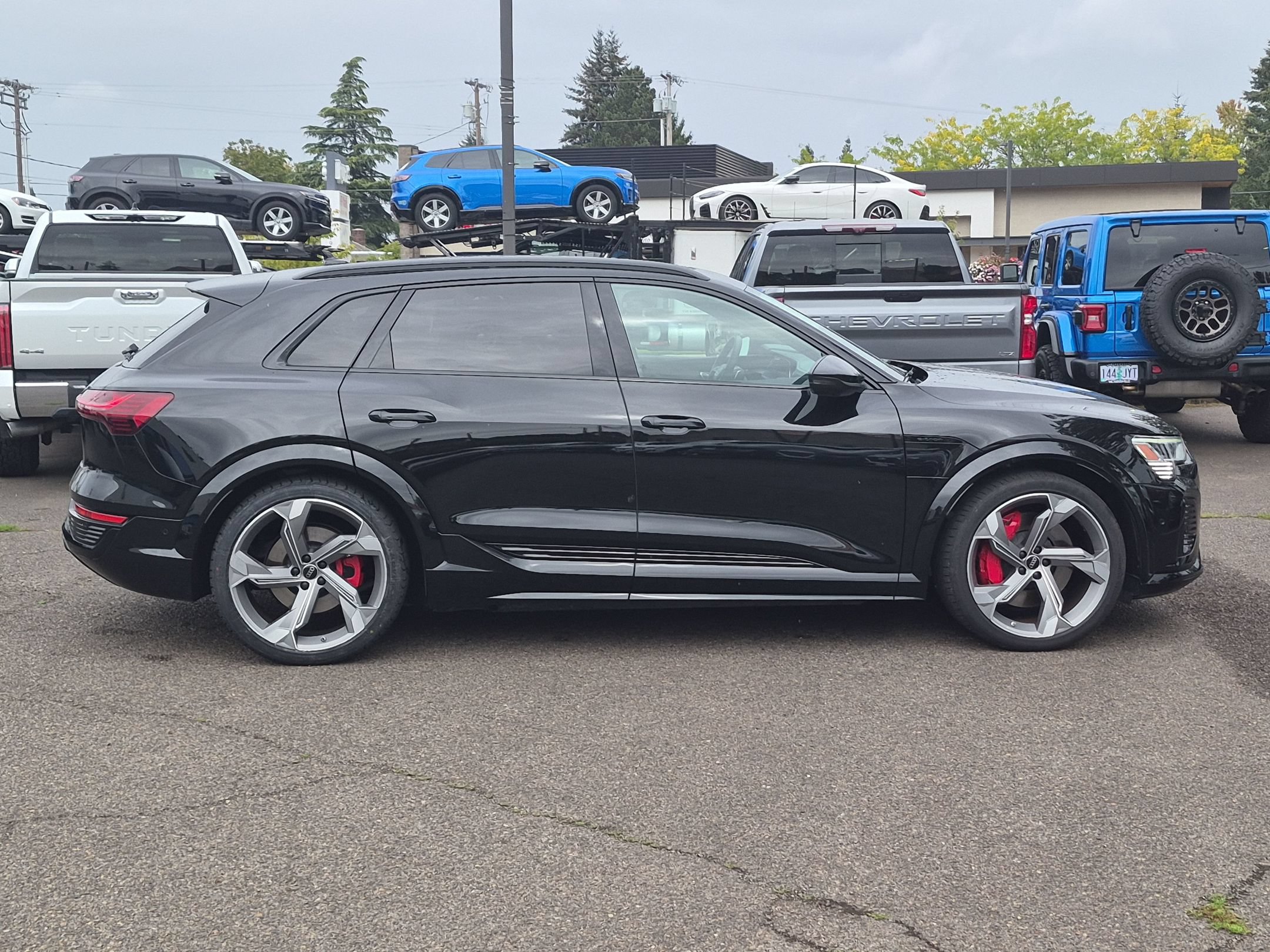 Used 2024 Audi Q8 e-tron Prestige w/ Prestige Package AWD/4WD image 6