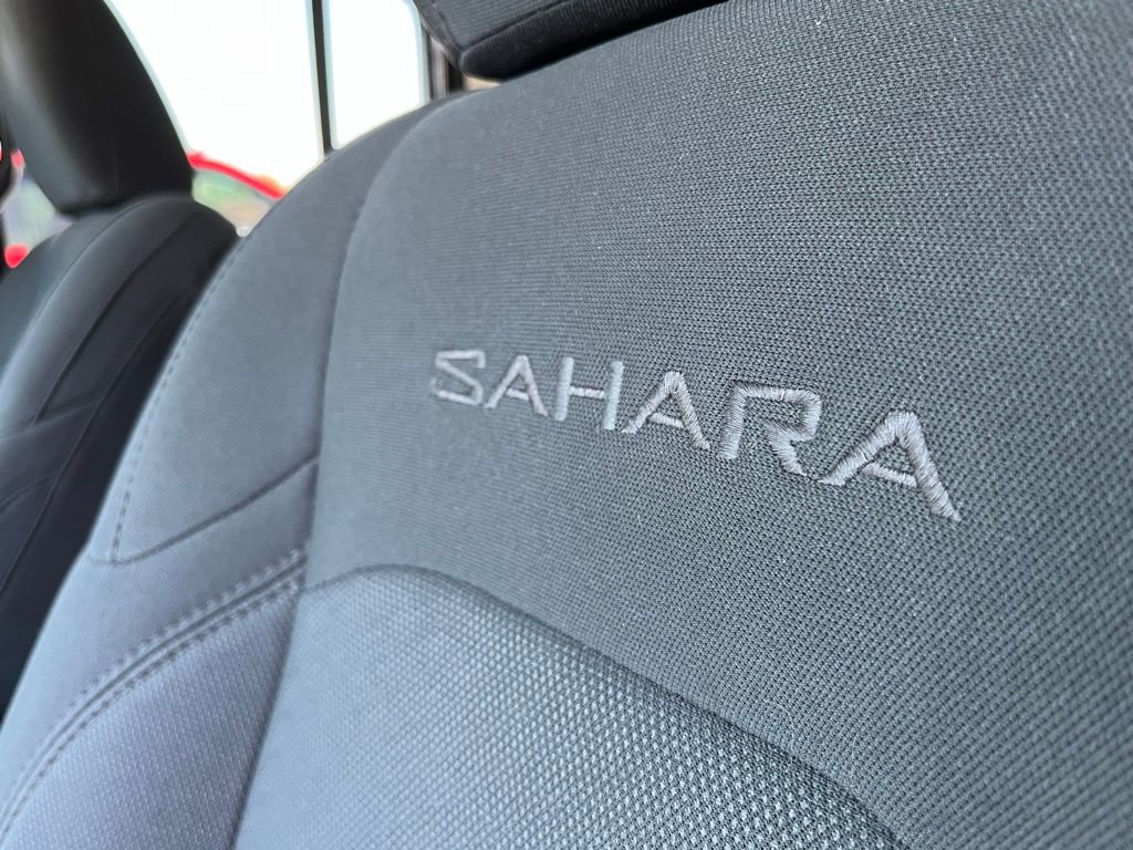 Used 2019 Jeep Wrangler Unlimited Sahara w/ Safety Group AWD/4WD image 18