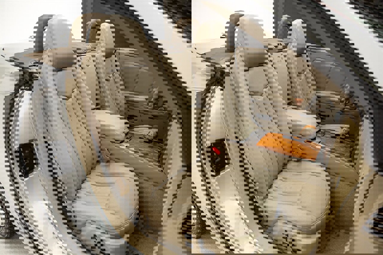 Used 2005 Cadillac XLR image 27