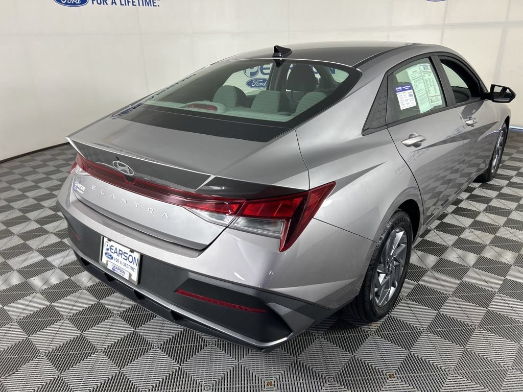 Used 2024 Hyundai Elantra SEL FWD image 8