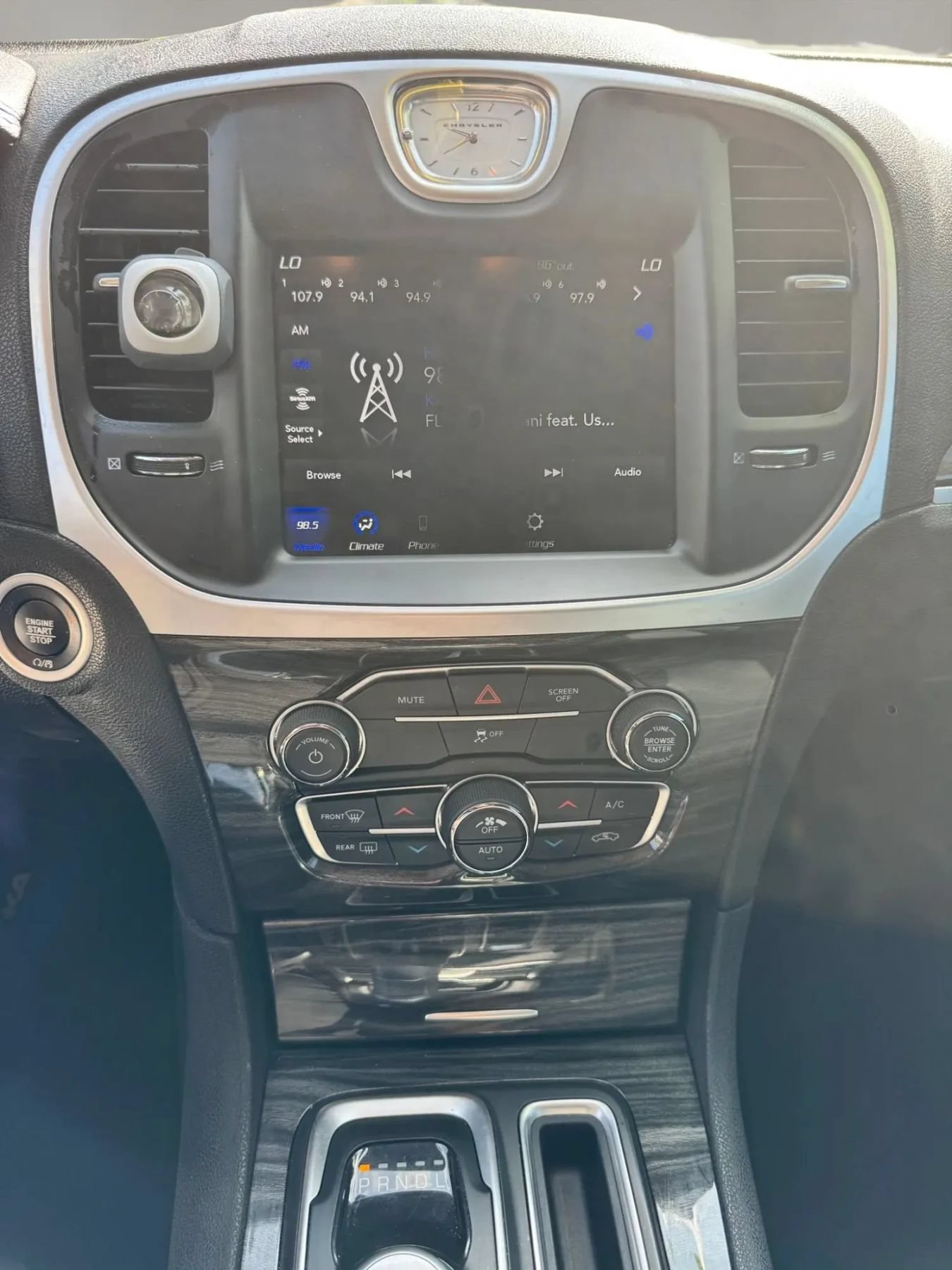 Used 2022 Chrysler 300 Touring w/ Sport Appearance Package RWD image 12
