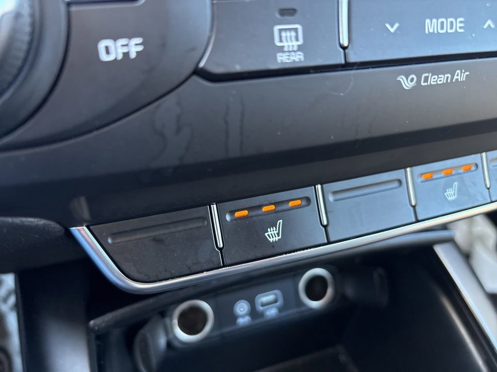 Used 2017 Kia Sorento LX w/ LX Convenience Package image 6