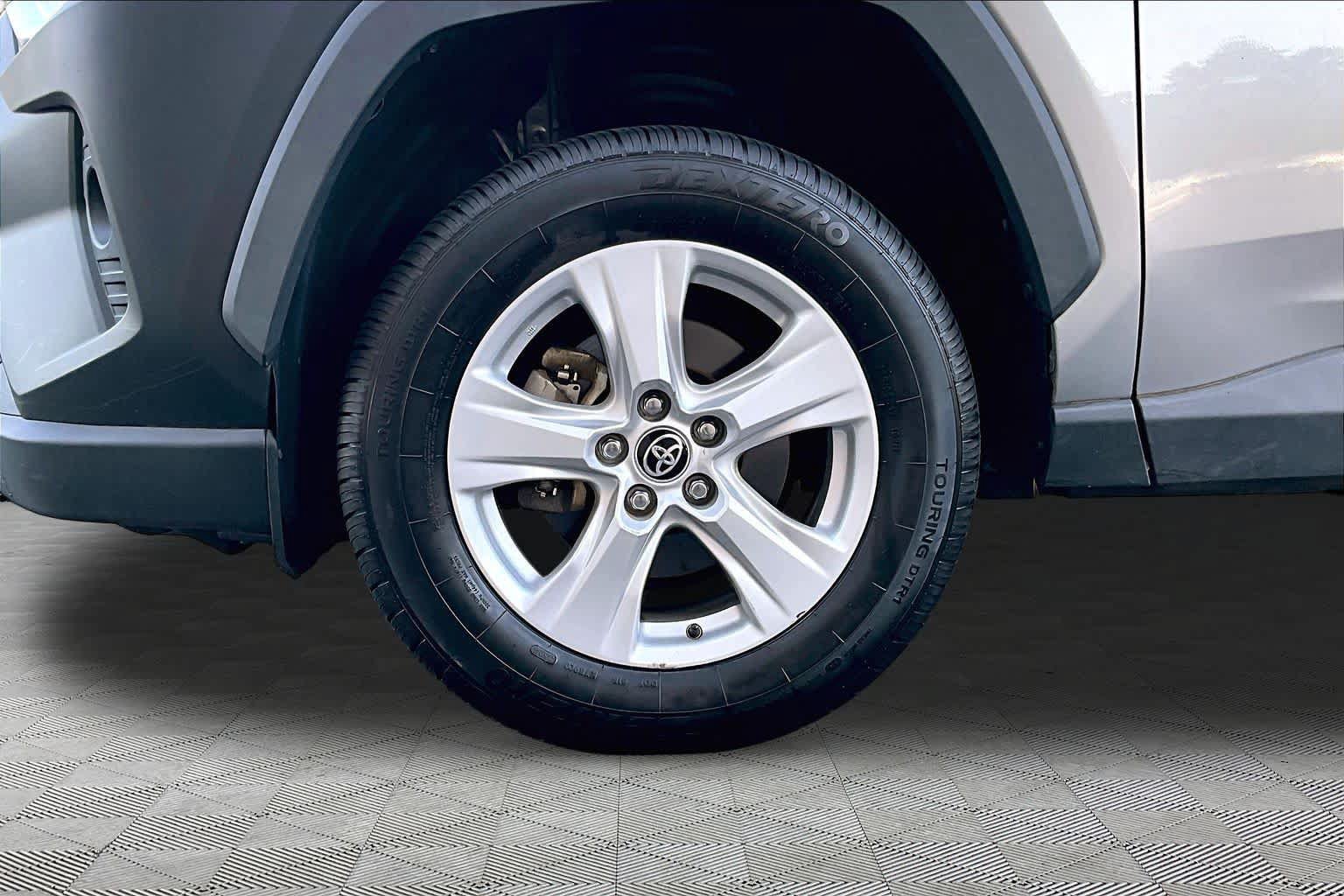 Used 2021 Toyota RAV4 XLE w/ Convenience Package AWD/4WD image 11