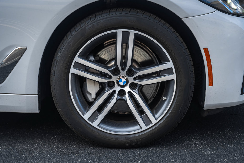 Used 2023 BMW 530i xDrive w/ Premium Package AWD/4WD image 15