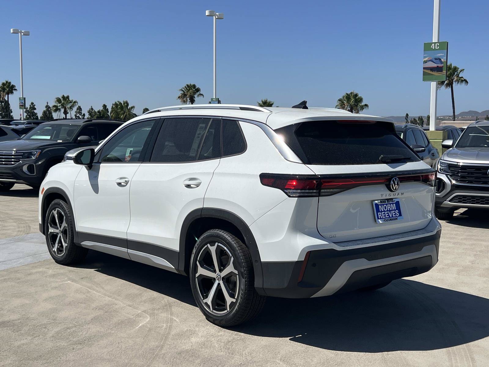 New 2026 Volkswagen Tiguan SE FWD image 3