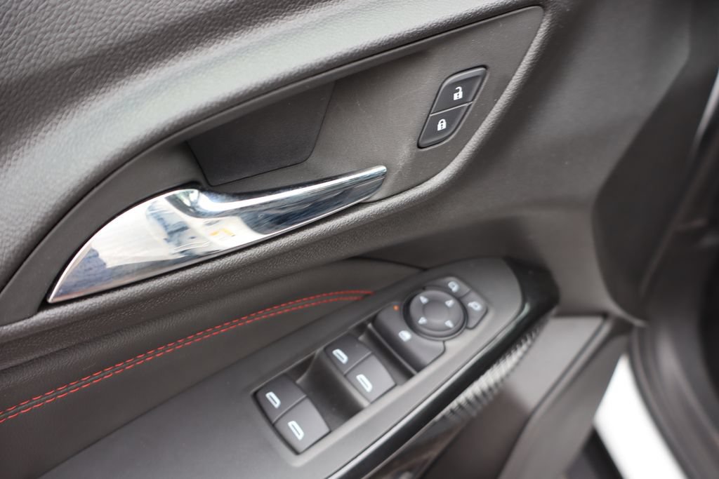 Used 2024 Chevrolet Trax RS w/ Sunroof Package FWD image 5