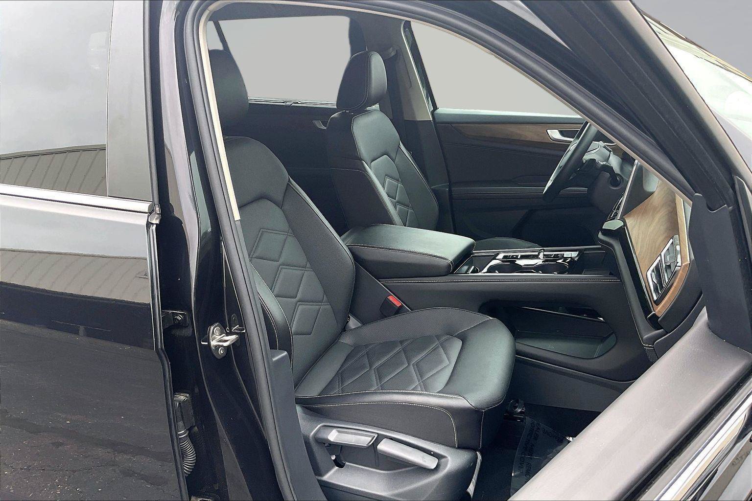 Used 2025 Volkswagen Atlas SE AWD/4WD image 8