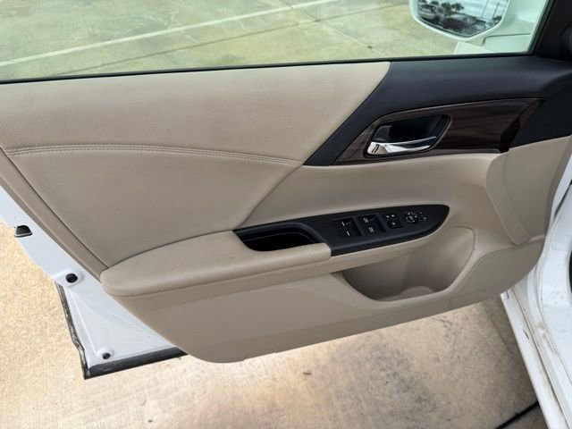 Used 2017 Honda Accord EX image 12