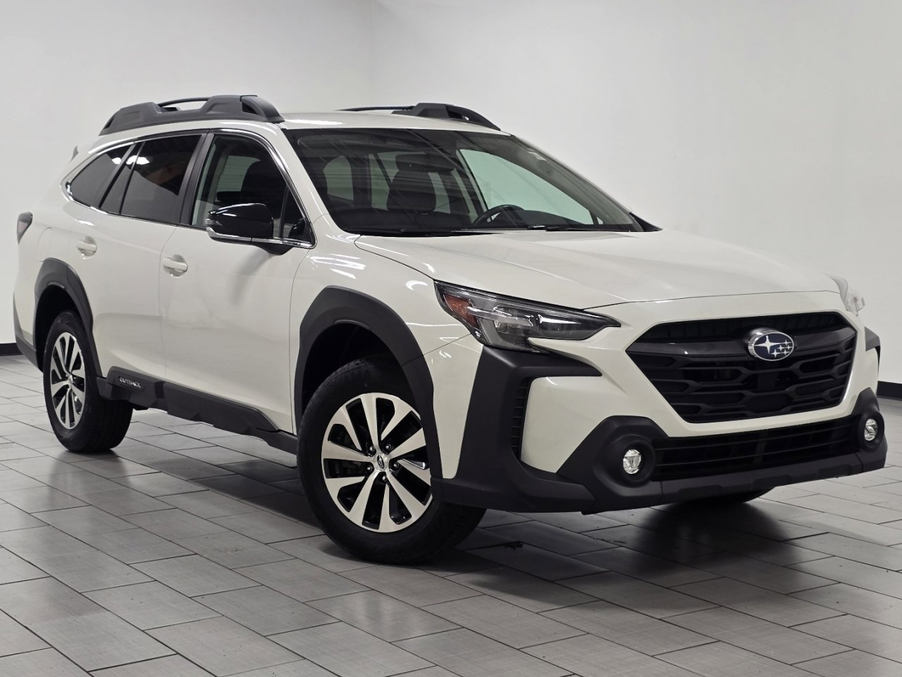 Used 2024 Subaru Outback Premium AWD/4WD image 2