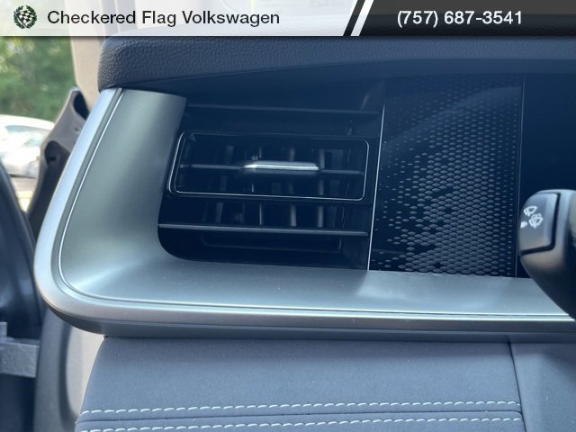 New 2025 Volkswagen Tiguan SE image 28