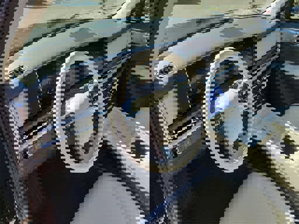 Used 2025 Hyundai Santa Fe SE w/ Tow & Go Package image 23