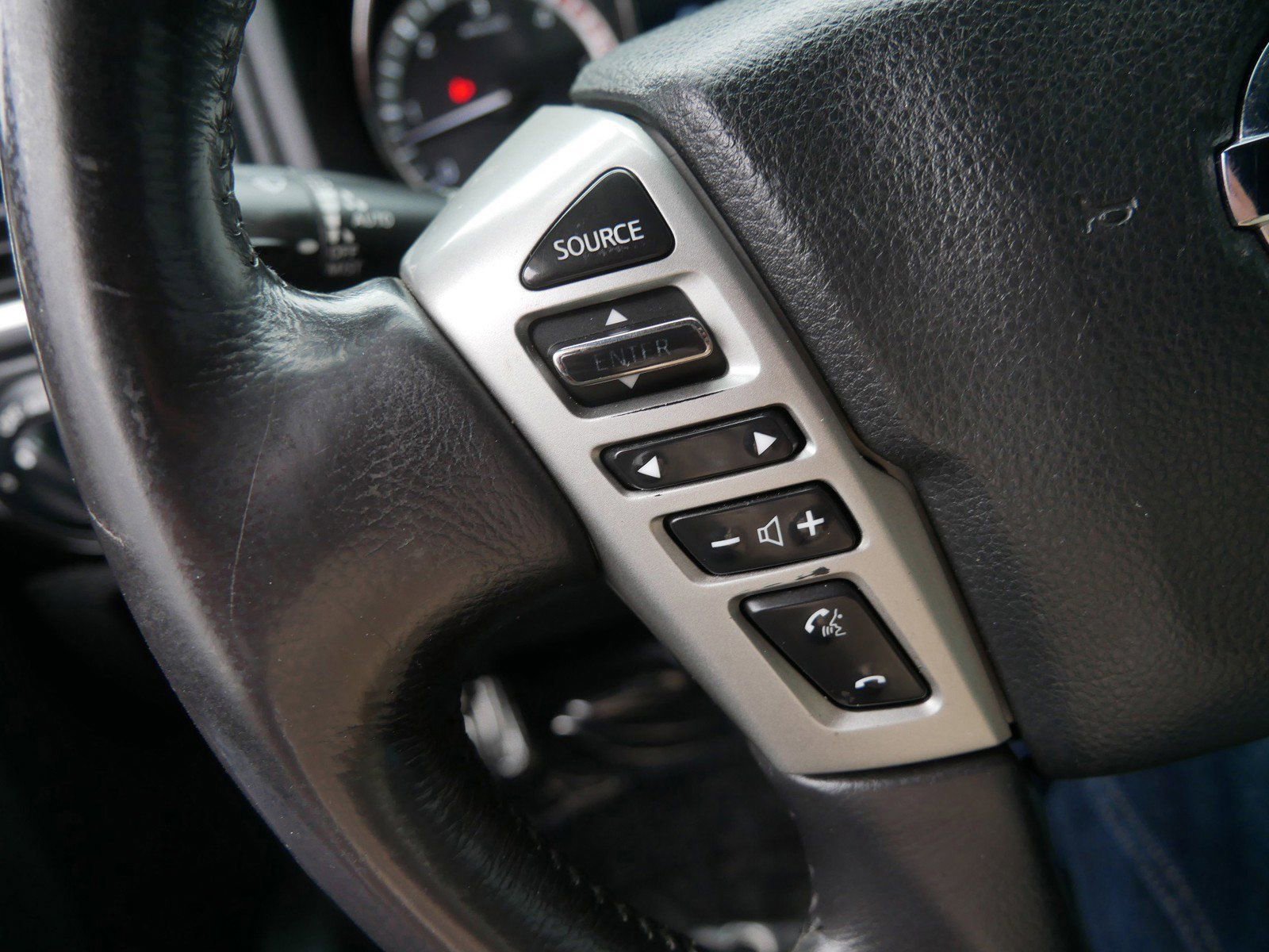 Used 2018 Nissan Titan SL w/ Midnight Edition image 30