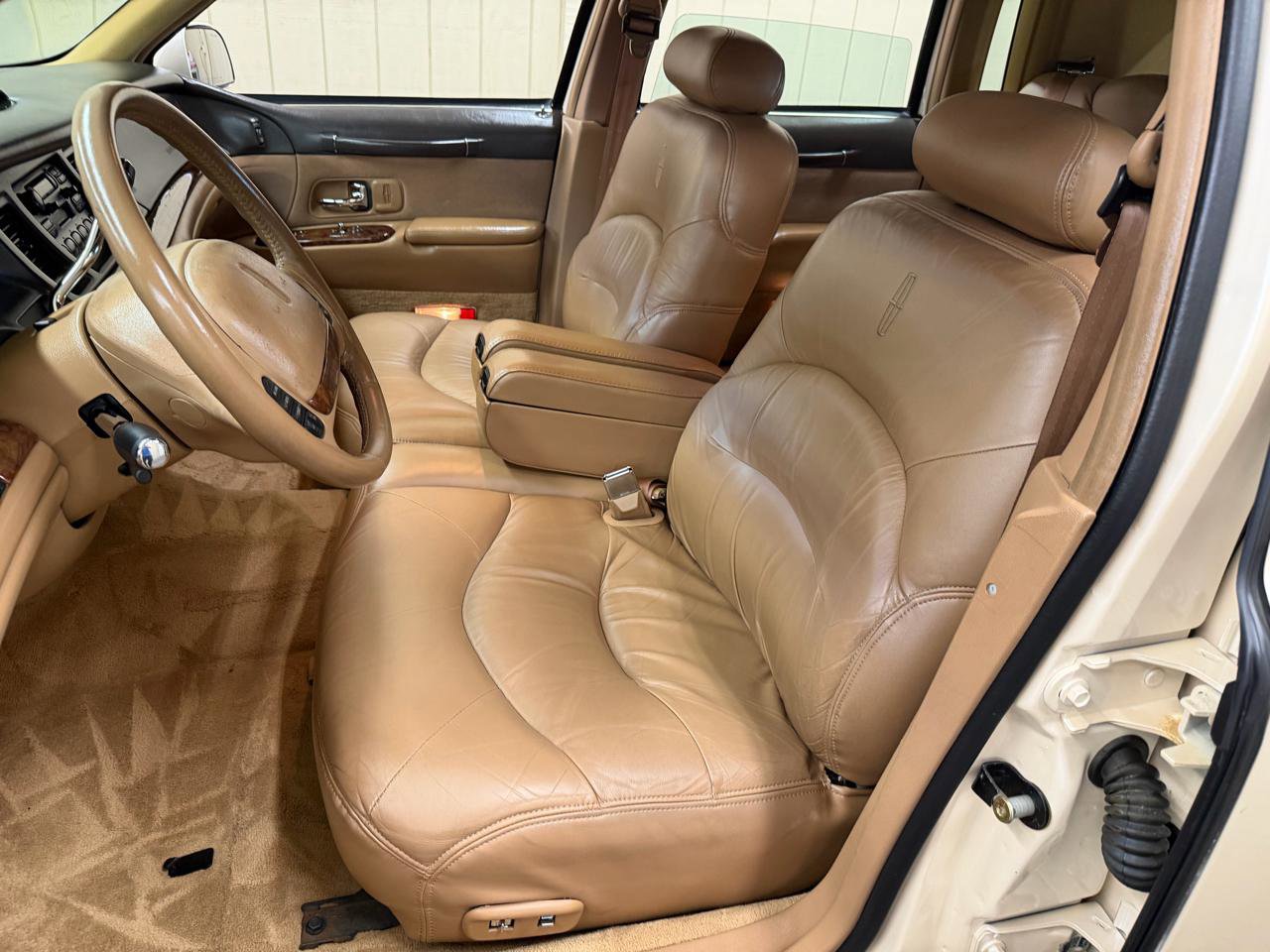 Used 1996 Lincoln Town Car Signature image 27