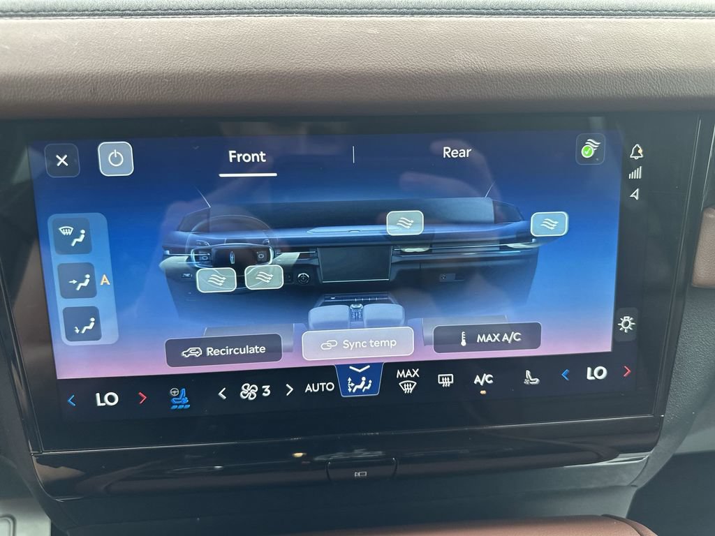 Certified 2025 Lincoln Navigator Reserve AWD/4WD image 17
